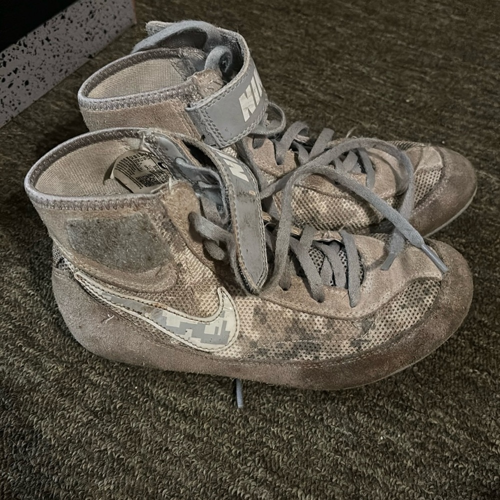 Nike wrestling shoes